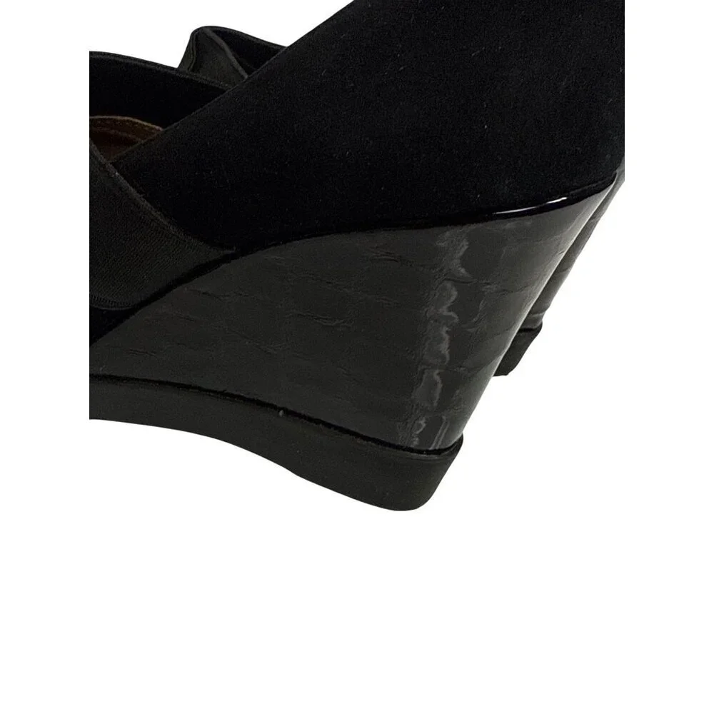Donald J Pliner Carla Women's Wedge Black Suede Pumps Embossed Heel Size 5 Flaw
